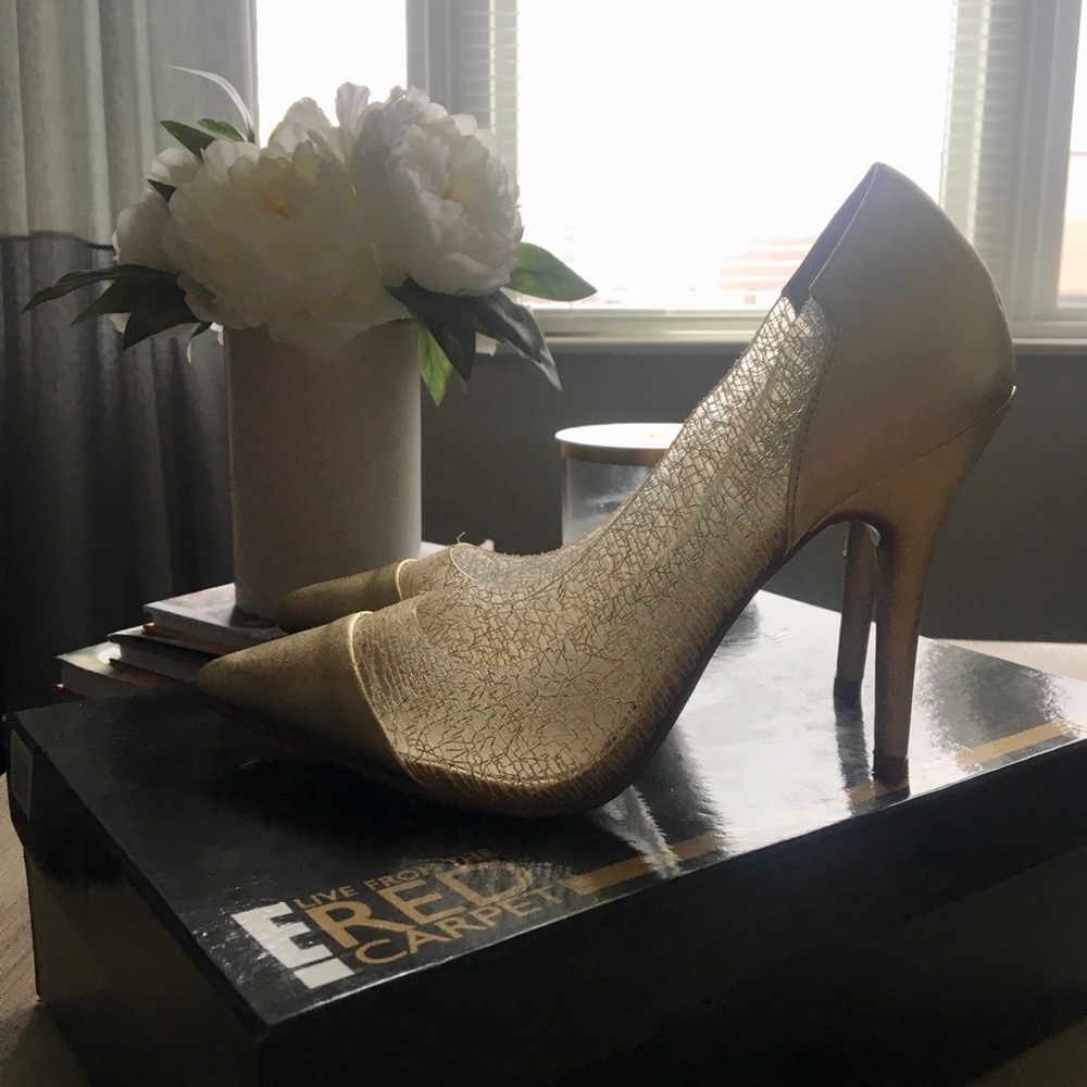 Gold size 6.5 Heels - Dress Shoe